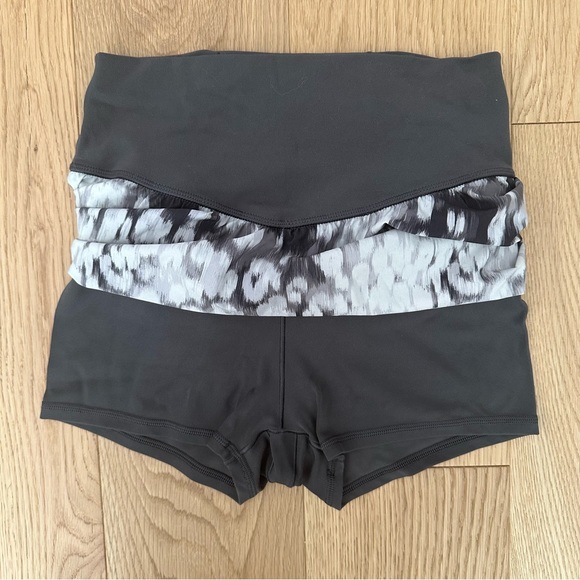 offline by aerie flowy skirt with built in shorts (skort) - Picture 4 of 8